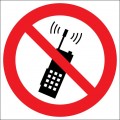 P18. Запрещается пользоваться мобильным (сотовым) телефоном или переносной рацией
