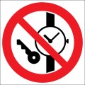 P27. Запрещается иметь при (на) себе металлические предметы (часы и т.п.)